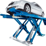 Auto nostettuna Nussbaum Uni Lift 5000 NT nostimella