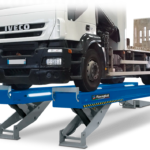 kuorma-auton nosto Ravaglioli RAV825 ja 835