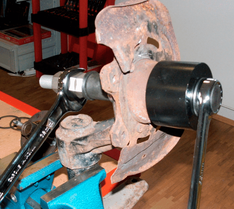 laakerin vaihto KS Tools 150.2075