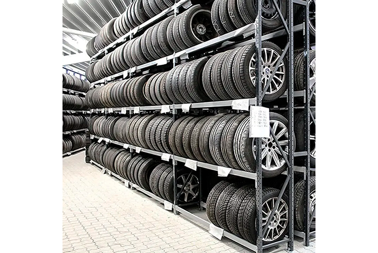 Rengashotellin hyllyt, Ahcon F1