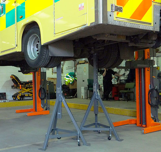 Finkbeiner HS08LR ambulanssi akselipukeilla