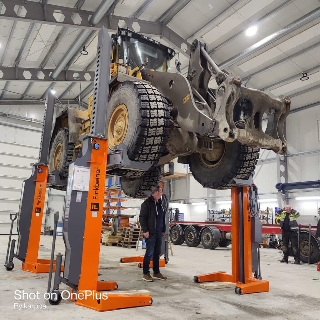 Finkbeiner nostopilarisarjalla nosto JKM-Steel Oy