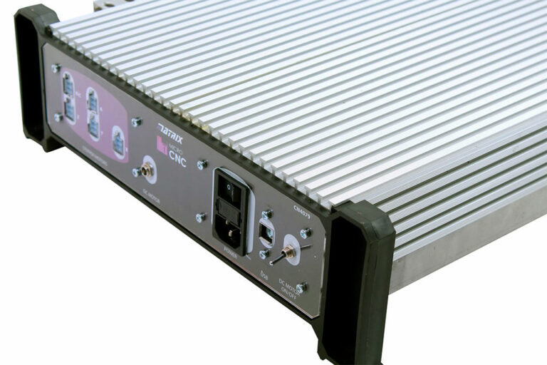 Matrix Micro CNC-laitejalustan kytkimet ja liittimet