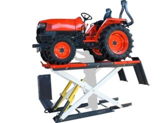 Puutarhatraktori nostettuna Marolo Modulift 2000 MH ajosiltanostimella