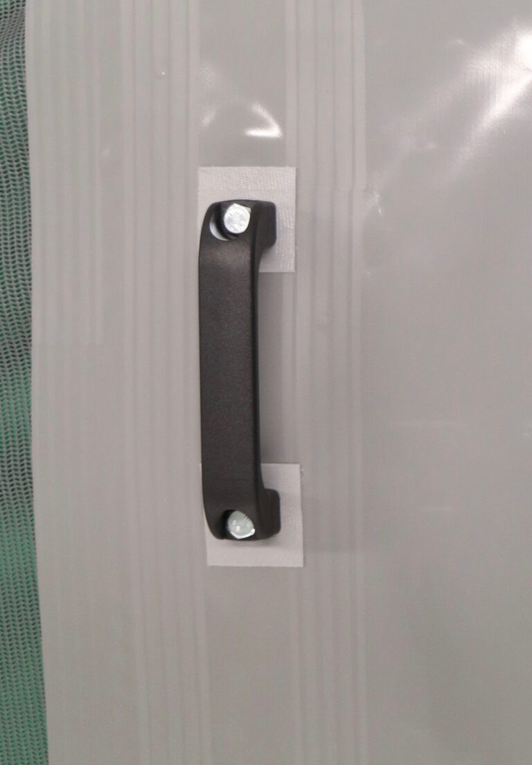 Verhoon kiinnitettävä kahva