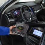 Texa Navigator TXT Multihub kytkettynä autoon