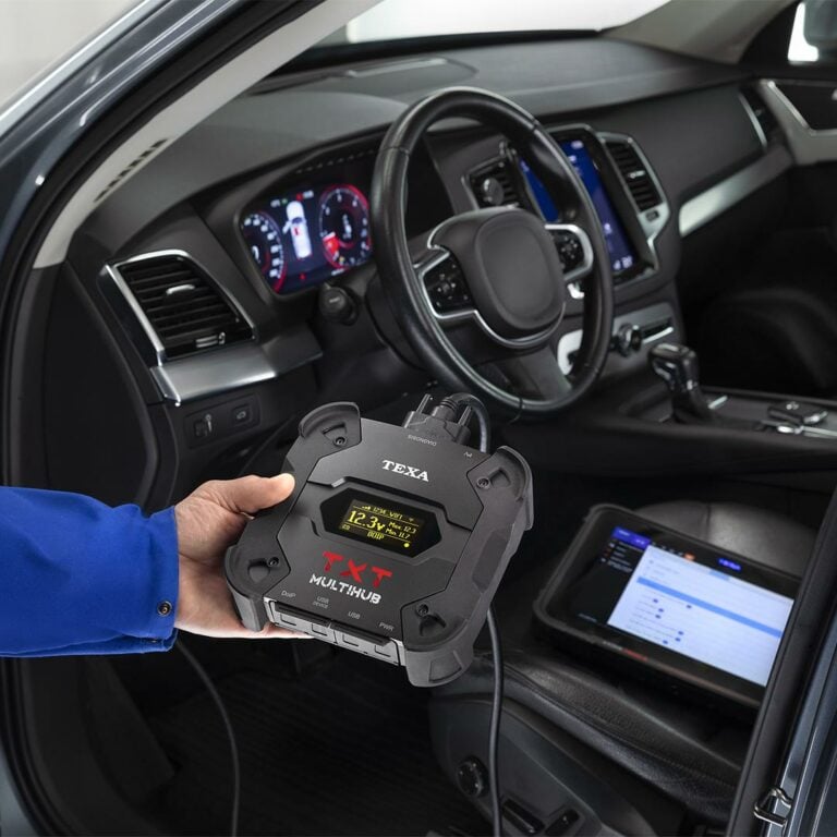 Texa Navigator TXT Multihub kytkettynä autoon