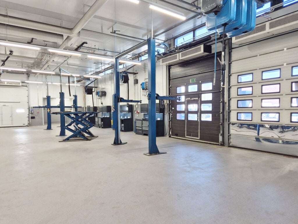 nostinsijoittelu VW-huoltokorjaamolla Oulussa