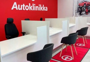 Autoklinikka Konala vastaanottotiski