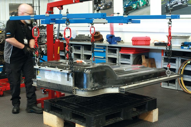 8338 Laser Tools 8338 EV akun nostokehikko, 700 kg - Suomen Työkalu